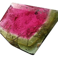 Камень турмалин — минерал, влияющий на энергетику человека