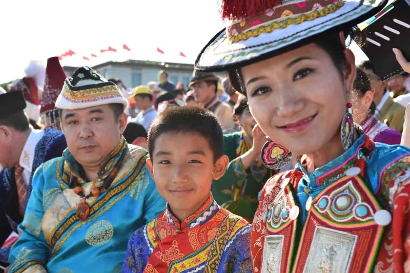Китайцы на праздновании национального торжества фото