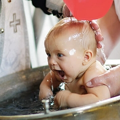 Когда крестить ребенка после рождения: православные традиции