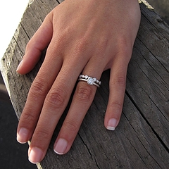 Кольцо на безымянном пальце левой руки: значение для мужчин и женщин