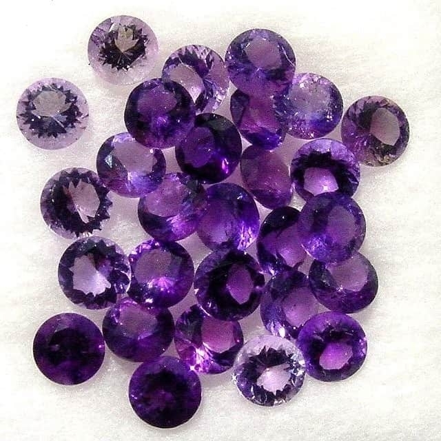 Фиолетовые камни