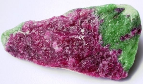 Камень цоизит — целебные свойства