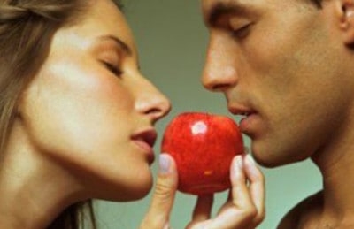 Как приворожить парня без последствия ритуал с яблоком