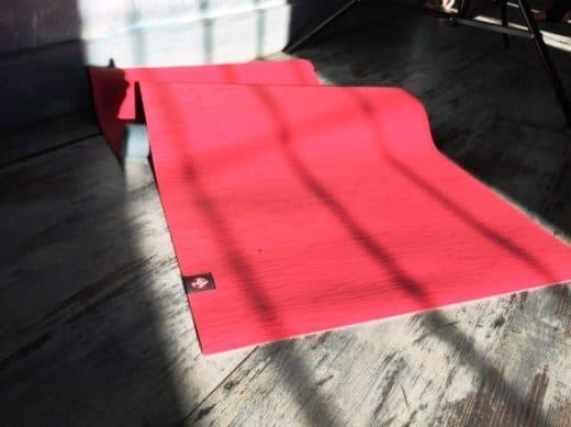 Коврик для йоги долговечнее коврика для фитнеса