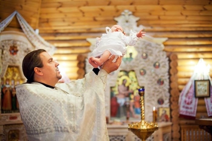 Когда крестят ребенка