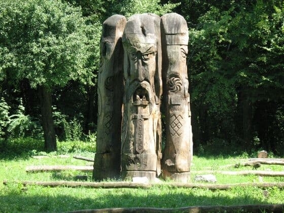 Статуи языческих богов